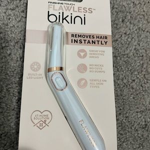 Bikini area hair trimmer
